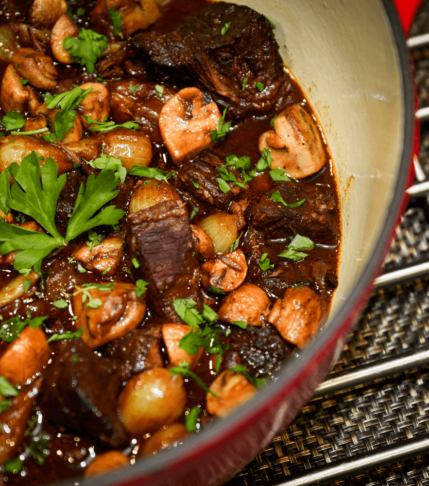 Μοσχαράκι bourguignon στη γάστρα