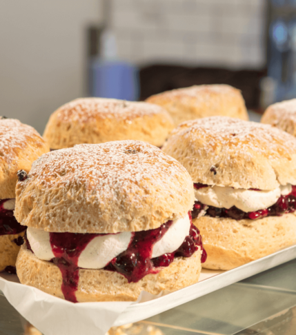 Scones γλυκά μπισκοτοψωμάκια