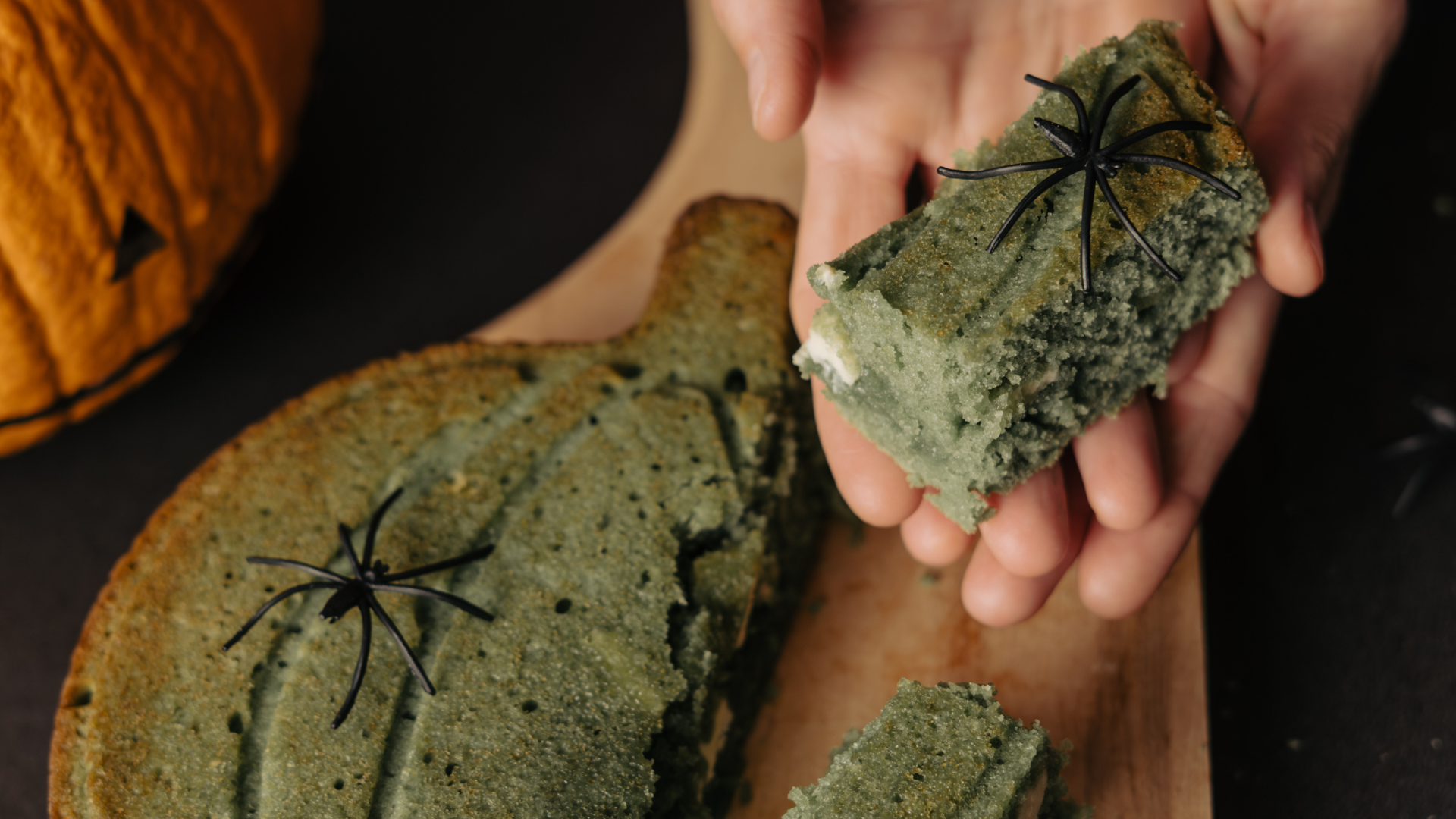 Halloween Matcha Blondies με κεφίρ