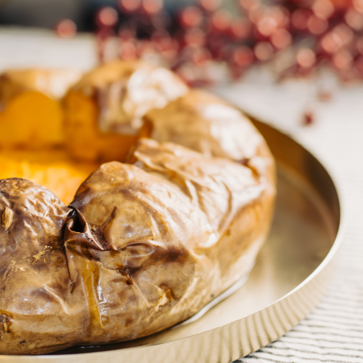 Spaghetti με σάλτσα ψημένης κολοκύθας μέσα στην κολοκύθα