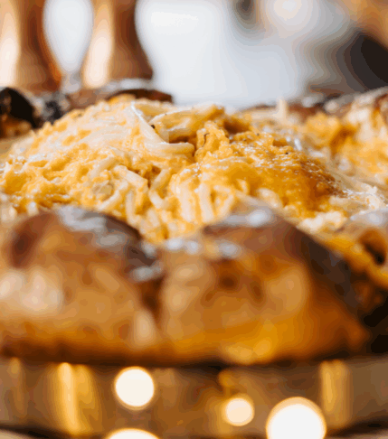 Spaghetti με σάλτσα ψημένης κολοκύθας μέσα στην κολοκύθα