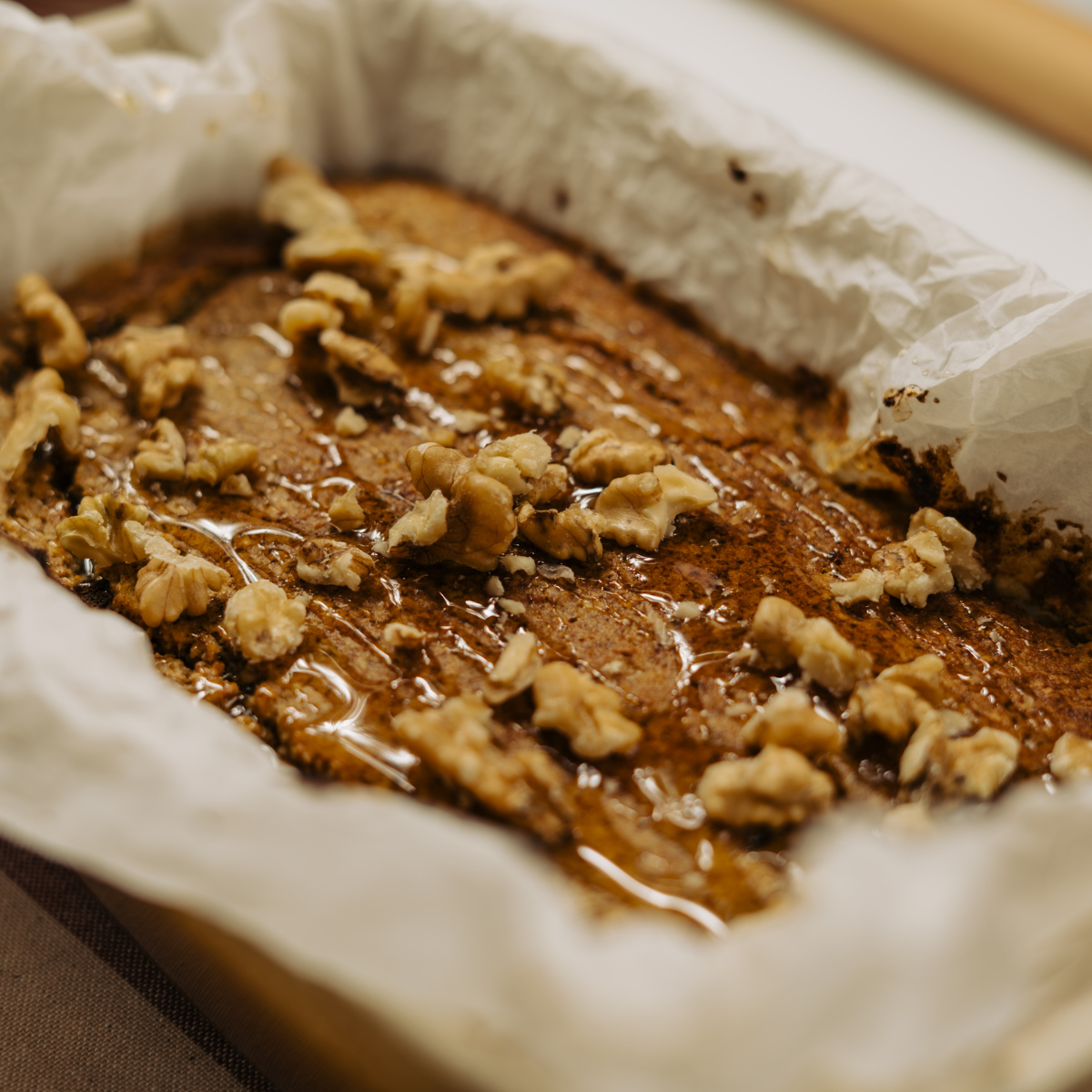 Υγιεινό κέικ μελομακάρονο σε ένα μπολ