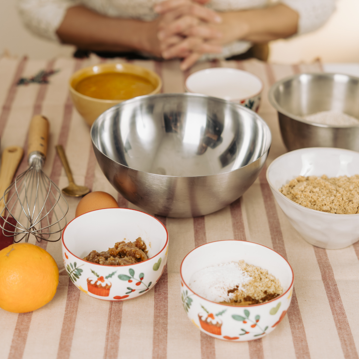 Υγιεινό κέικ μελομακάρονο σε ένα μπολ